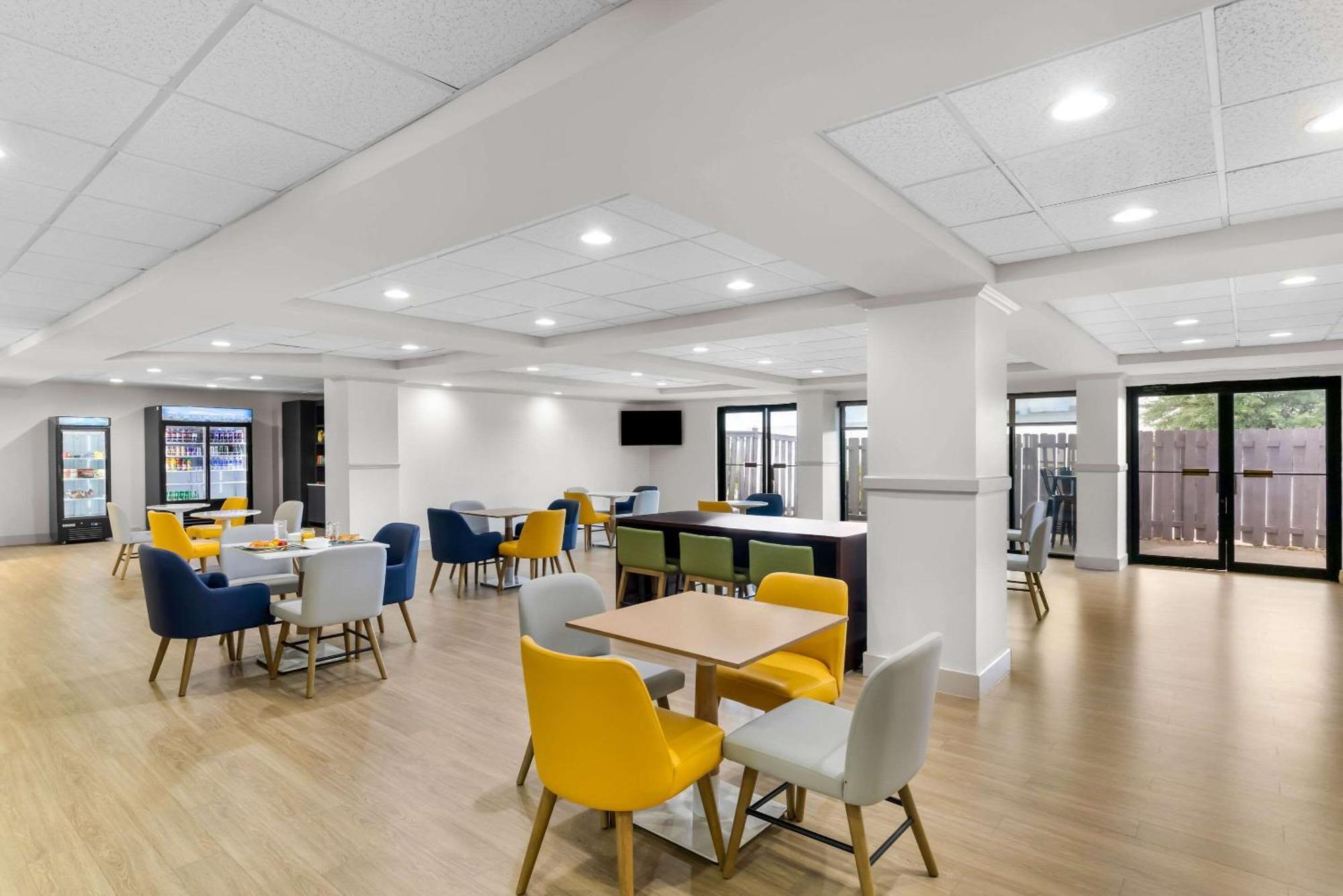 Comfort Suites Austin Airport Extérieur photo