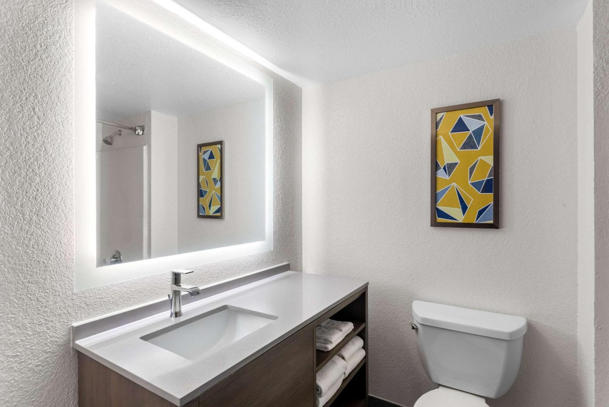 Comfort Suites Austin Airport Extérieur photo