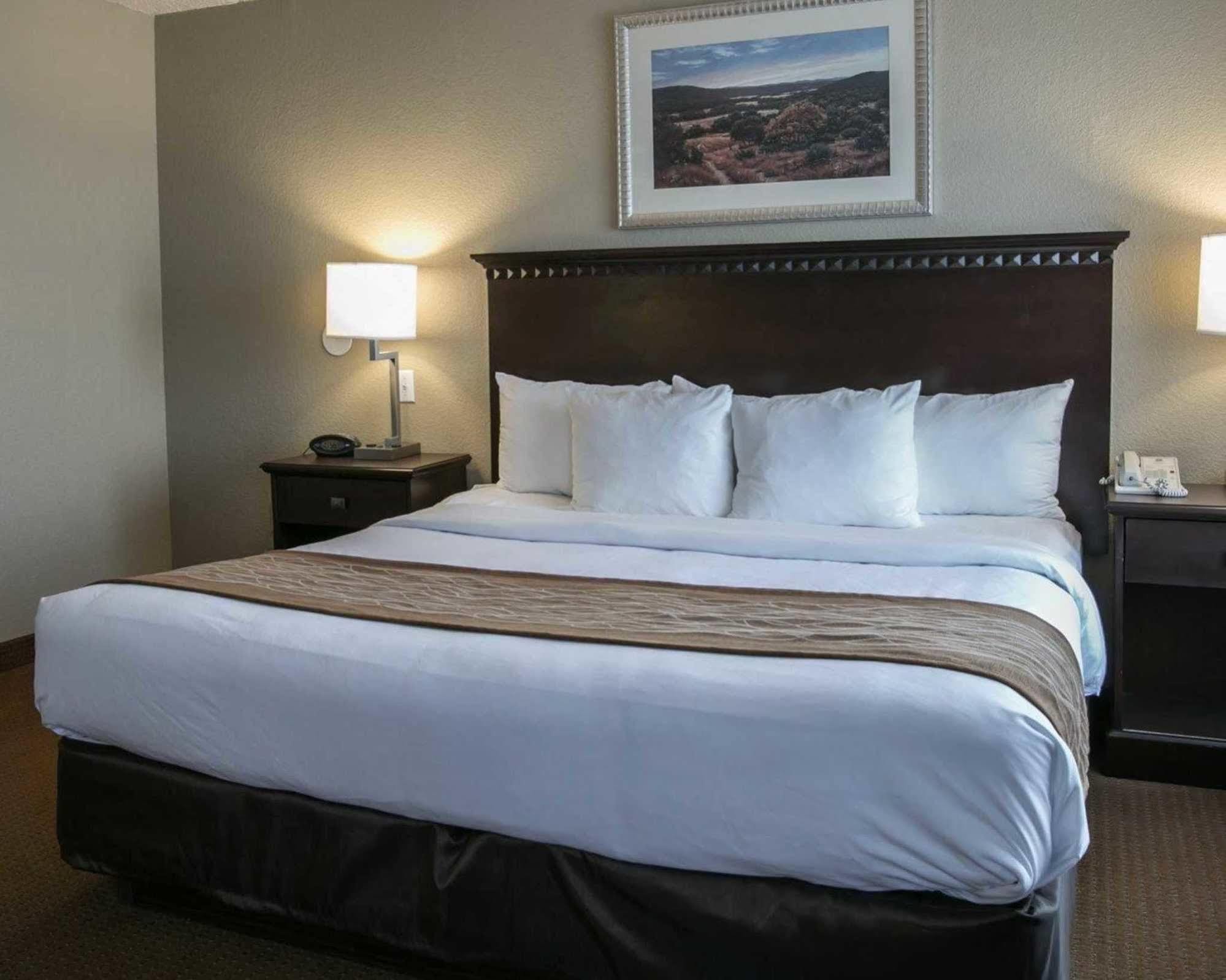 Comfort Suites Austin Airport Extérieur photo