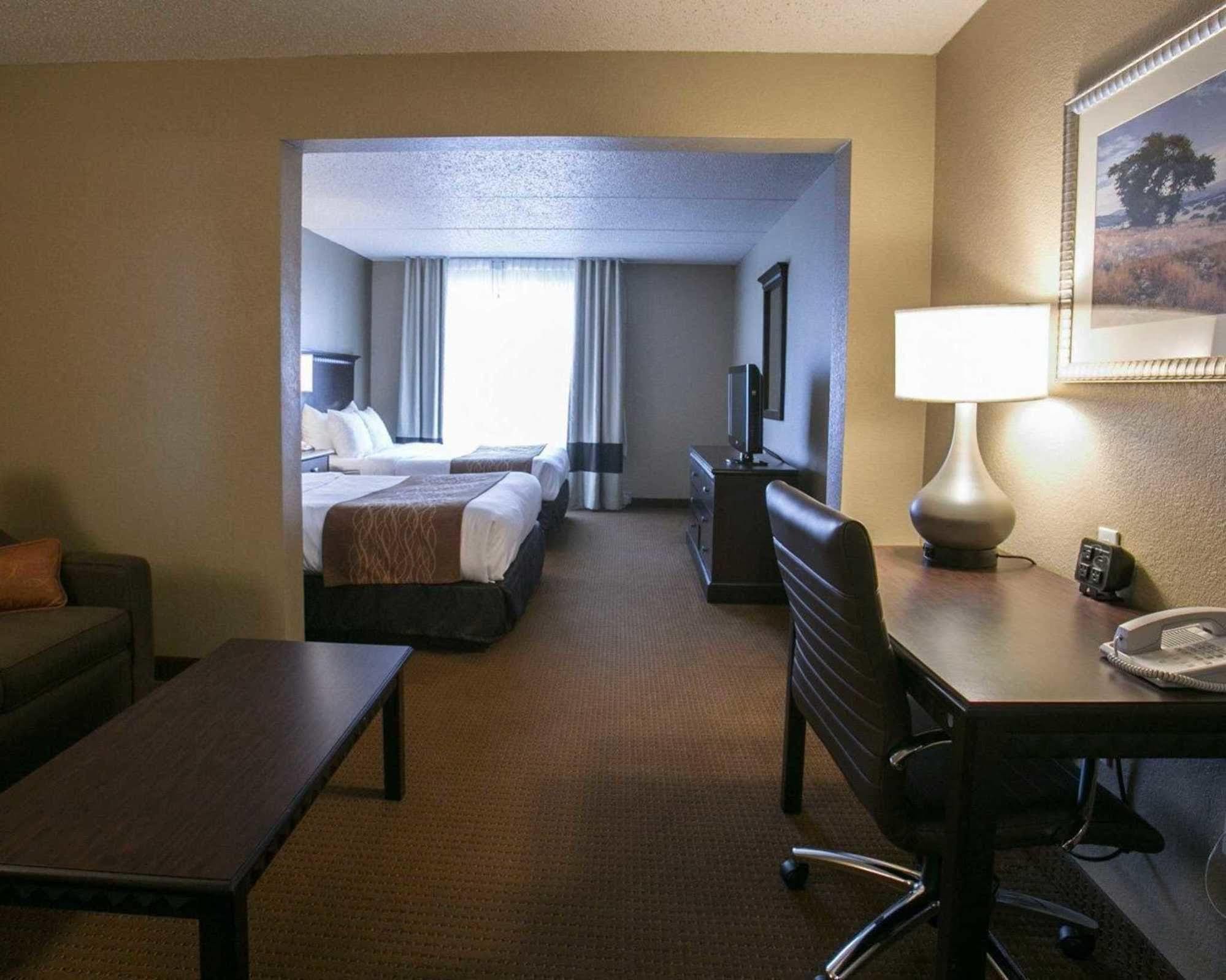 Comfort Suites Austin Airport Extérieur photo